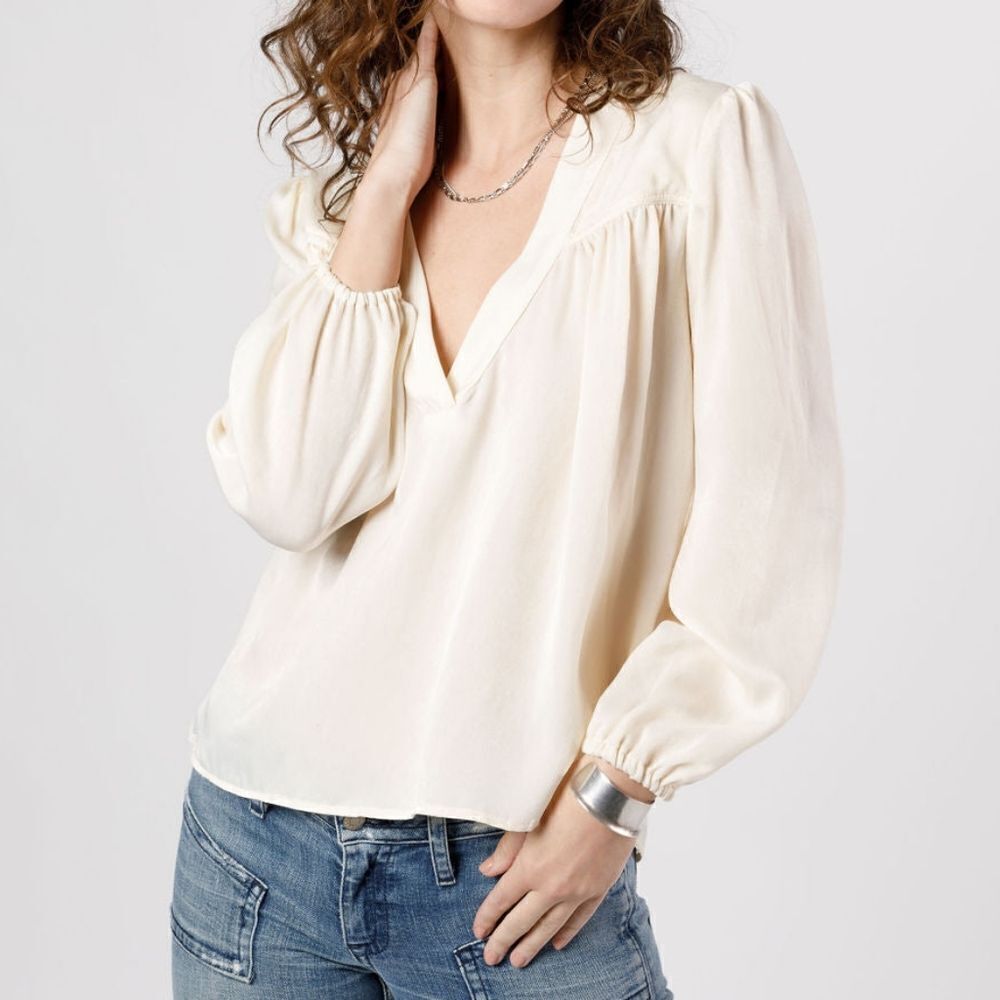 NWT Women's Cream V-Neck Long-Sleeve Blouse